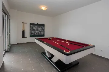 Modern 4-Bedroom Villa with Heated Pool in Posedarje