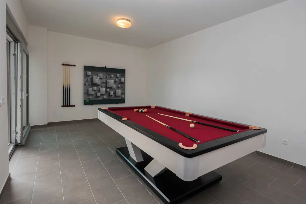 Modern 4-Bedroom Villa with Heated Pool in Posedarje