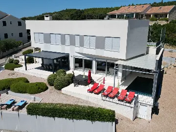 Modern 4-Bedroom Villa with Heated Pool in Posedarje