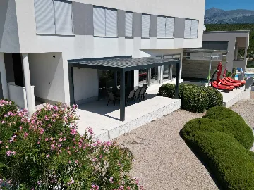 Modern 4-Bedroom Villa with Heated Pool in Posedarje