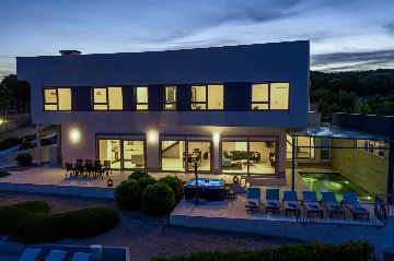 Modern 4-Bedroom Villa with Heated Pool in Posedarje