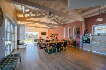 Spacious Family Villa with Pool in Marčana