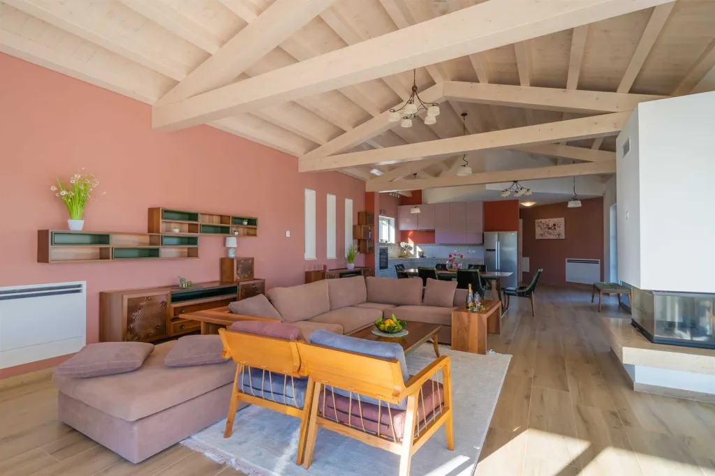 Spacious Family Villa with Pool in Marčana