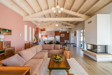 Spacious Family Villa with Pool in Marčana