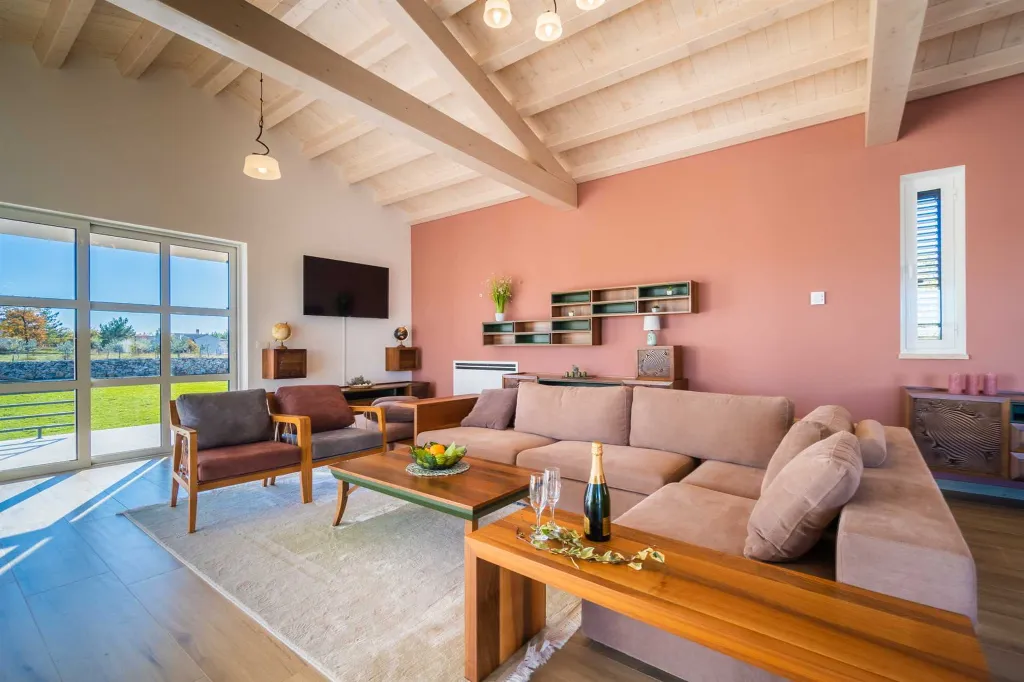 Spacious Family Villa with Pool in Marčana