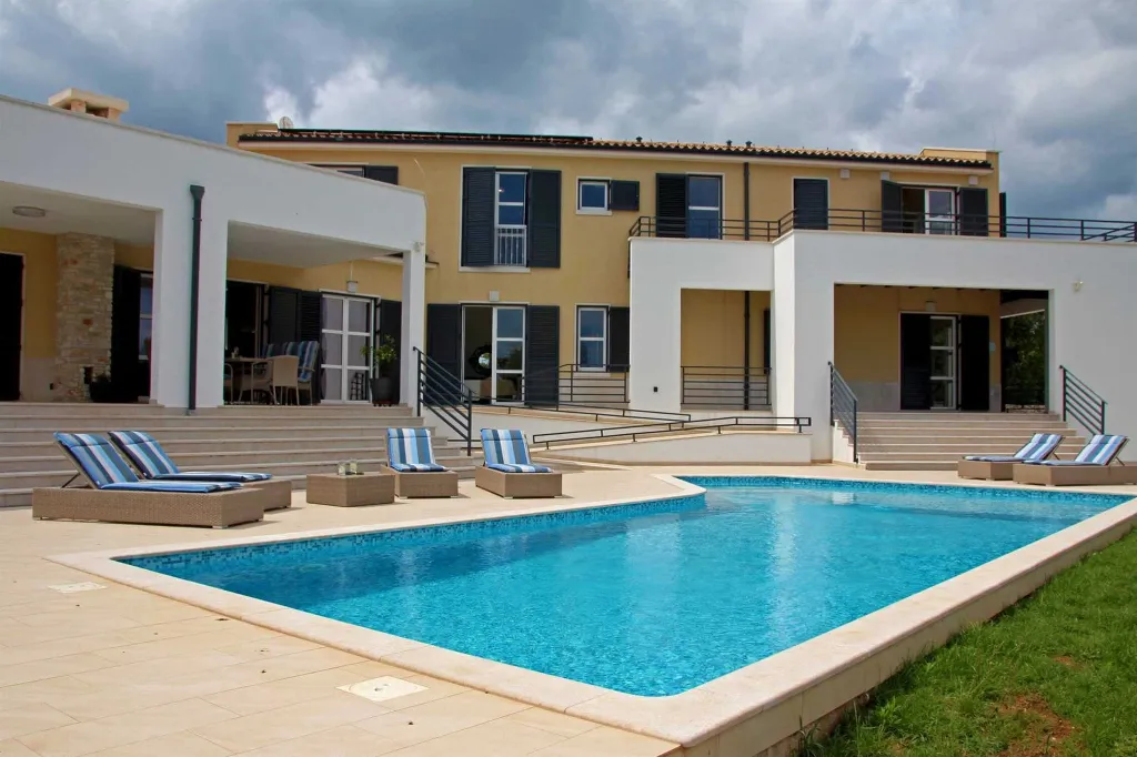 Spacious Family Villa with Pool in Marčana