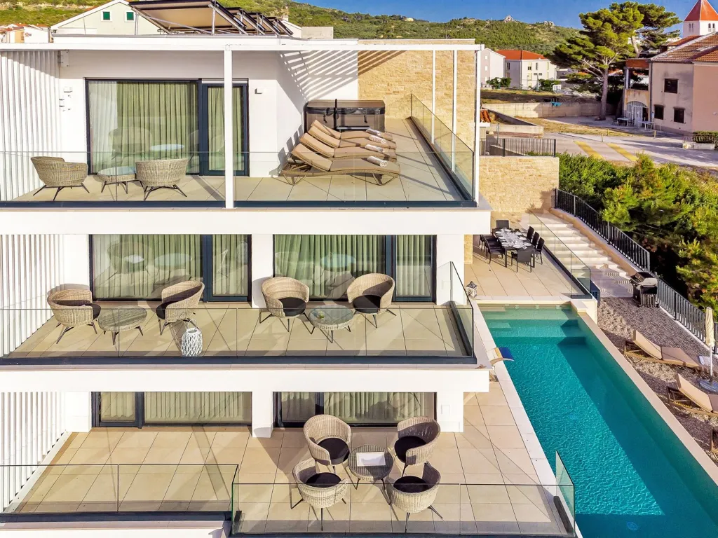 Modern Villa with Pool and Wellness, Promajna