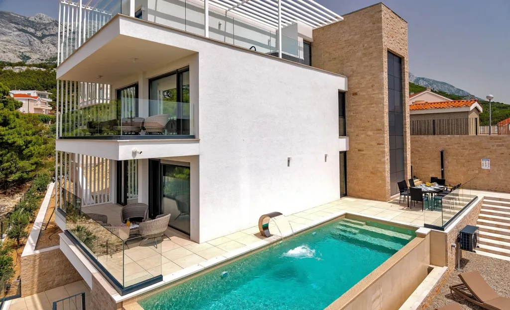 Modern Villa with Pool and Wellness, Promajna