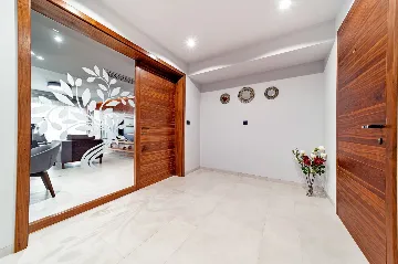 Modern Villa with Pool and Wellness, Promajna