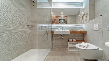 Modern Villa with Pool and Wellness, Promajna