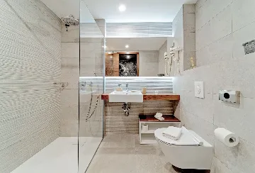 Modern Villa with Pool and Wellness, Promajna