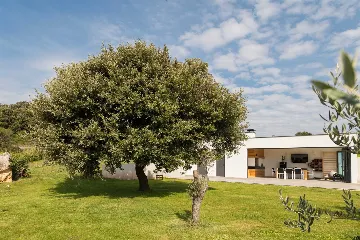 Modern Villa with Heated Pool in Pula