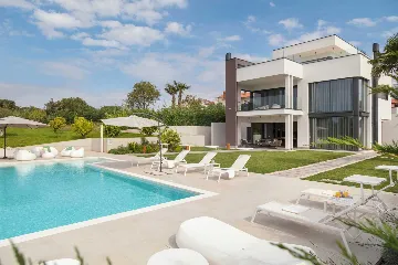 Modern Villa with Heated Pool in Pula