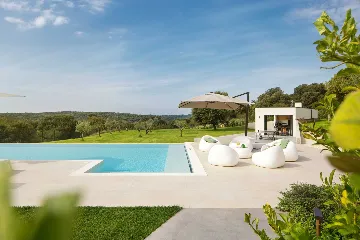Modern Villa with Heated Pool in Pula