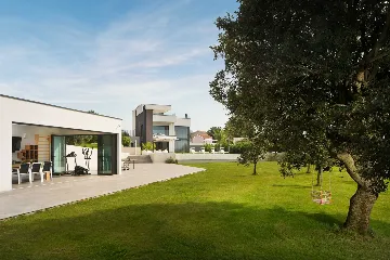 Modern Villa with Heated Pool in Pula