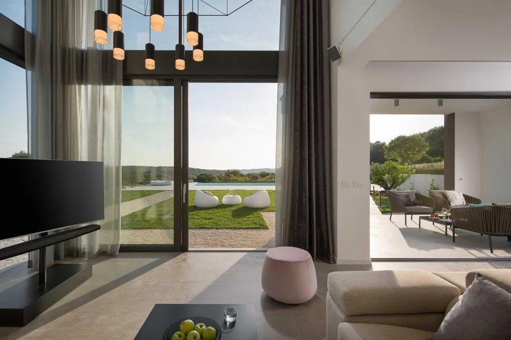 Modern Villa with Heated Pool in Pula