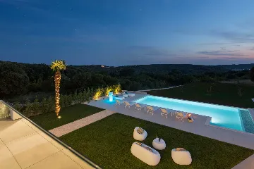 Modern Villa with Heated Pool in Pula