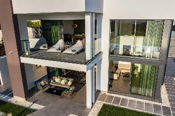 Modern Villa with Heated Pool in Pula