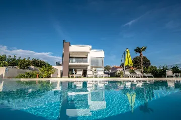 Modern Villa with Heated Pool in Pula