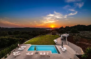 Modern Villa with Heated Pool in Pula