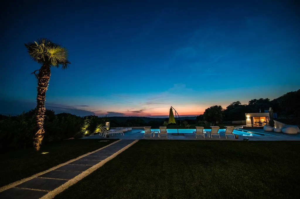 Modern Villa with Heated Pool in Pula