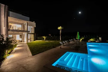 Modern Villa with Heated Pool in Pula