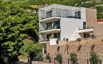 Contemporary Villa with Pool in Promajna