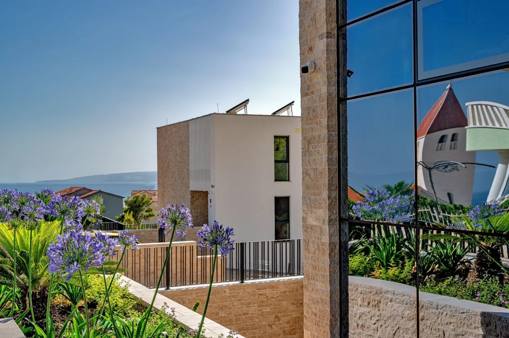 Contemporary Villa with Pool in Promajna