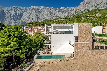 Contemporary Villa with Pool in Promajna