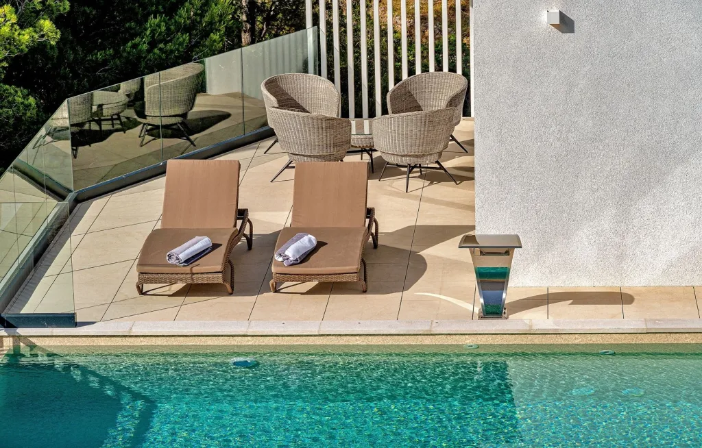 Contemporary Villa with Pool in Promajna