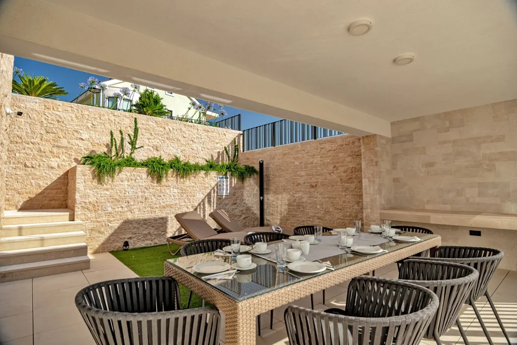 Contemporary Villa with Pool in Promajna