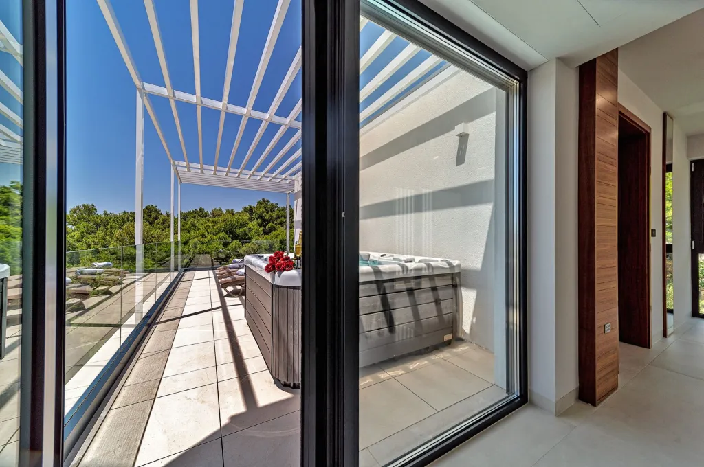 Contemporary Villa with Pool in Promajna