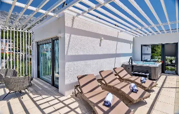 Contemporary Villa with Pool in Promajna