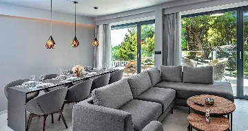 Contemporary Villa with Pool in Promajna