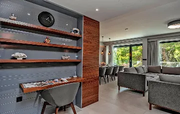 Contemporary Villa with Pool in Promajna