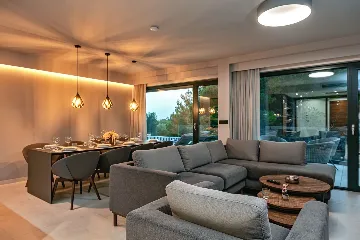 Contemporary Villa with Pool in Promajna