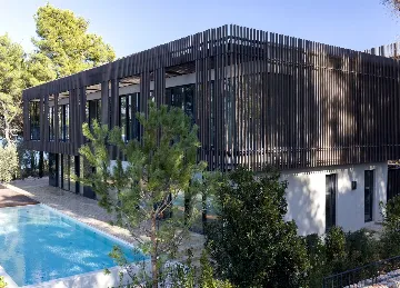 Premium Seafront Villa with Heated Pool in Stari Grad