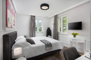 Spacious 6-Bedroom Villa With Pool in Svetvinčenat