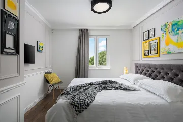 Spacious 6-Bedroom Villa With Pool in Svetvinčenat