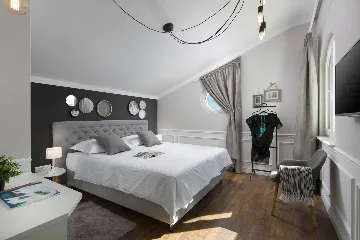 Spacious 6-Bedroom Villa With Pool in Svetvinčenat