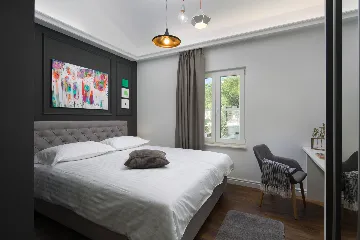 Spacious 6-Bedroom Villa With Pool in Svetvinčenat