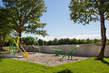 Spacious 6-Bedroom Villa With Pool in Svetvinčenat