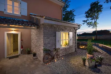 Spacious 6-Bedroom Villa With Pool in Svetvinčenat