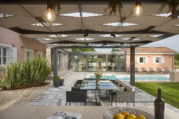 Spacious 6-Bedroom Villa With Pool in Svetvinčenat