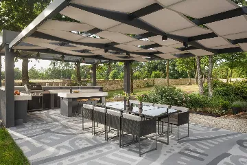 Spacious 6-Bedroom Villa With Pool in Svetvinčenat