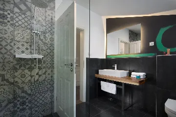 Spacious 6-Bedroom Villa With Pool in Svetvinčenat