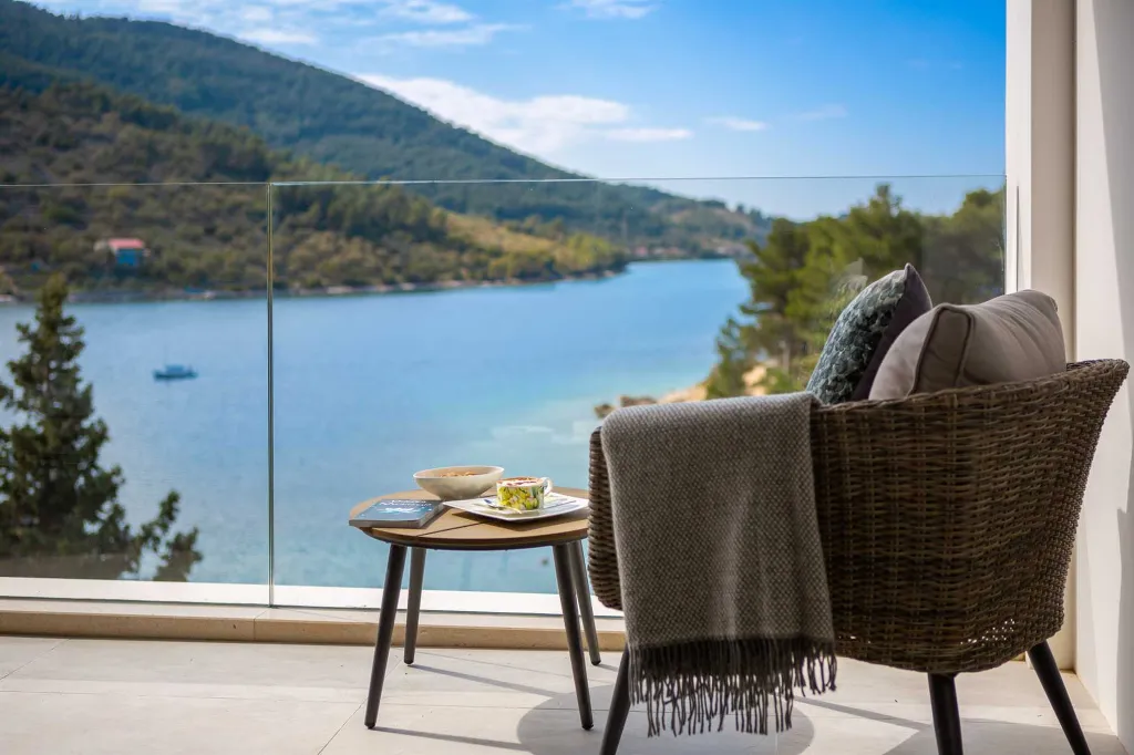 Seaside Family Villa with Pool in Vela Luka