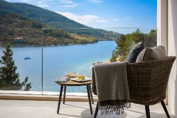 Seaside Family Villa with Pool in Vela Luka