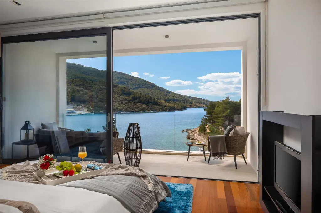 Seaside Family Villa with Pool in Vela Luka