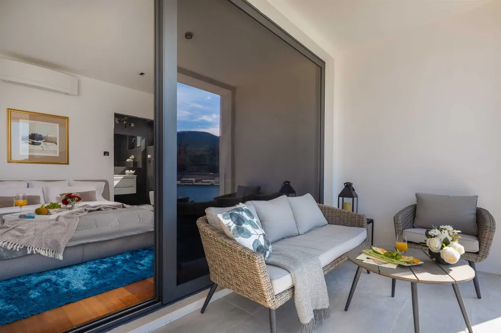 Seaside Family Villa with Pool in Vela Luka